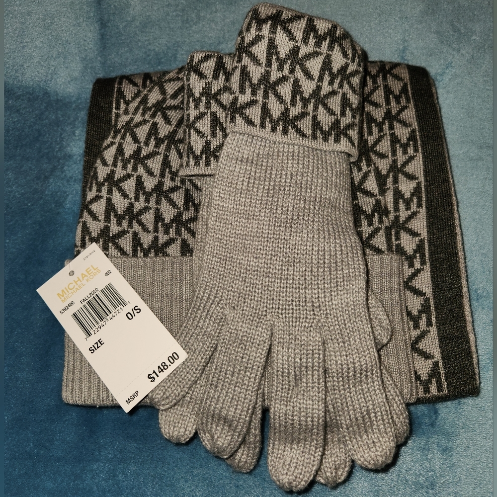 Michael Kors Beanie Knit 3pc set